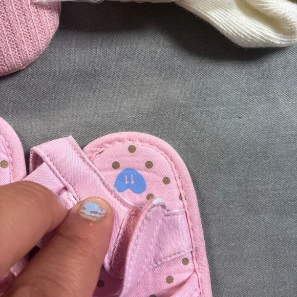 Lot of Newborn to Baby Shoes - Picture 7 of 12